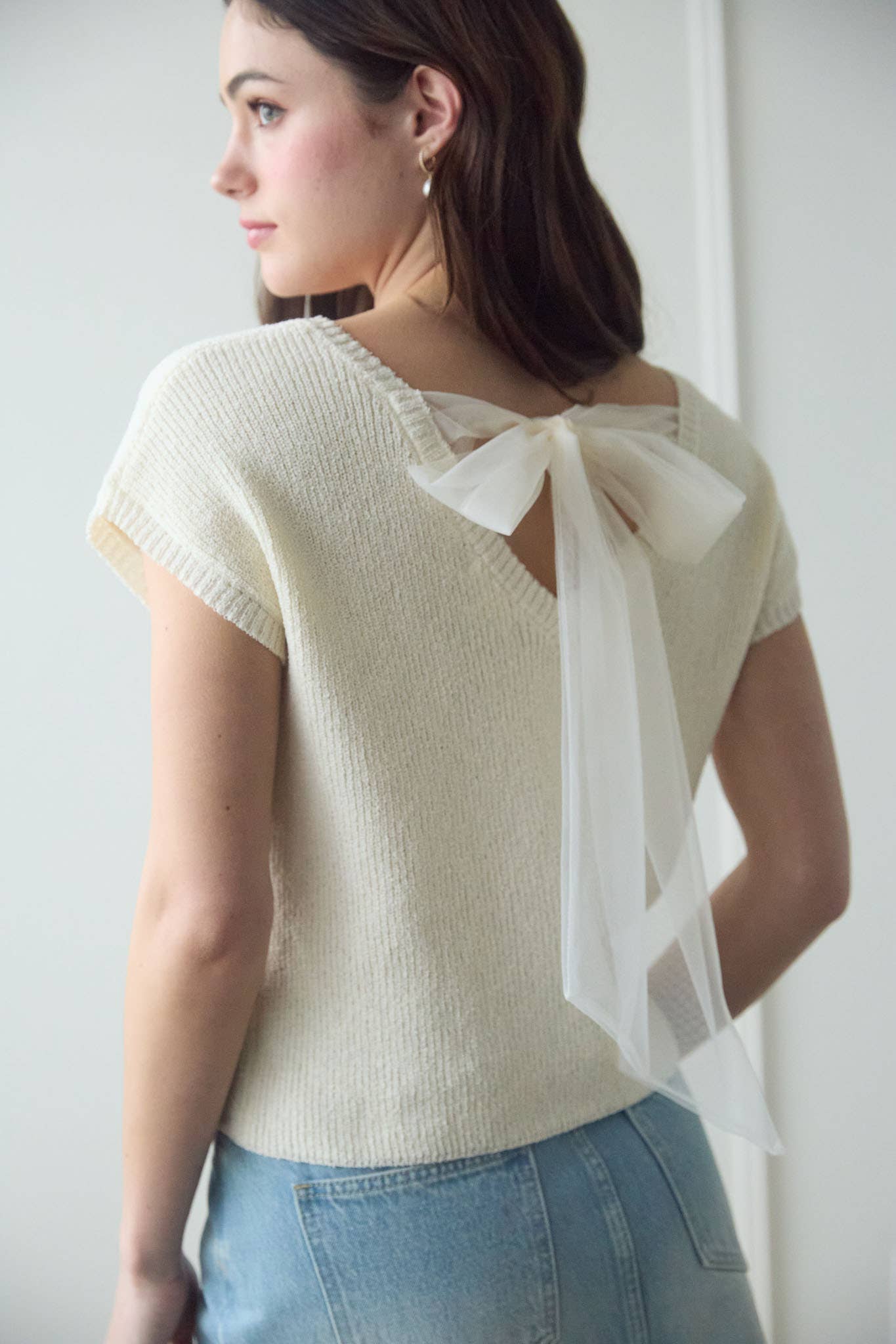 Cream Back Sheer tie Short Sleeve Knit top