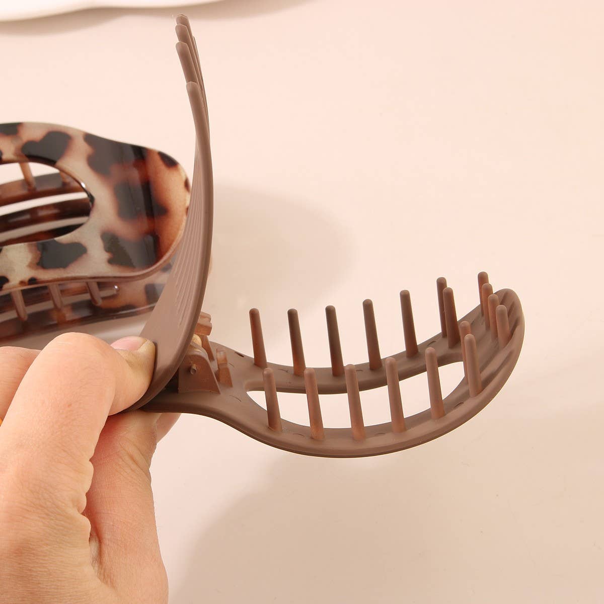 Jelly White Oval Flat Hair Clip