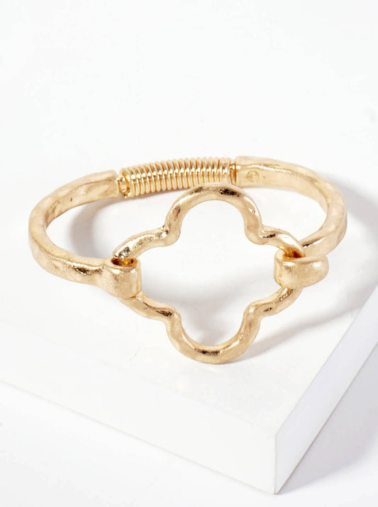 Hammered Metal Quatrefoil Hook Clasp Hinged Bracelet: Worn Gold