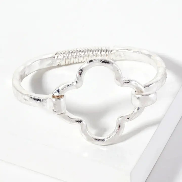 Hammered Metal Quatrefoil Hook Clasp Hinged Bracelet: Worn Silver