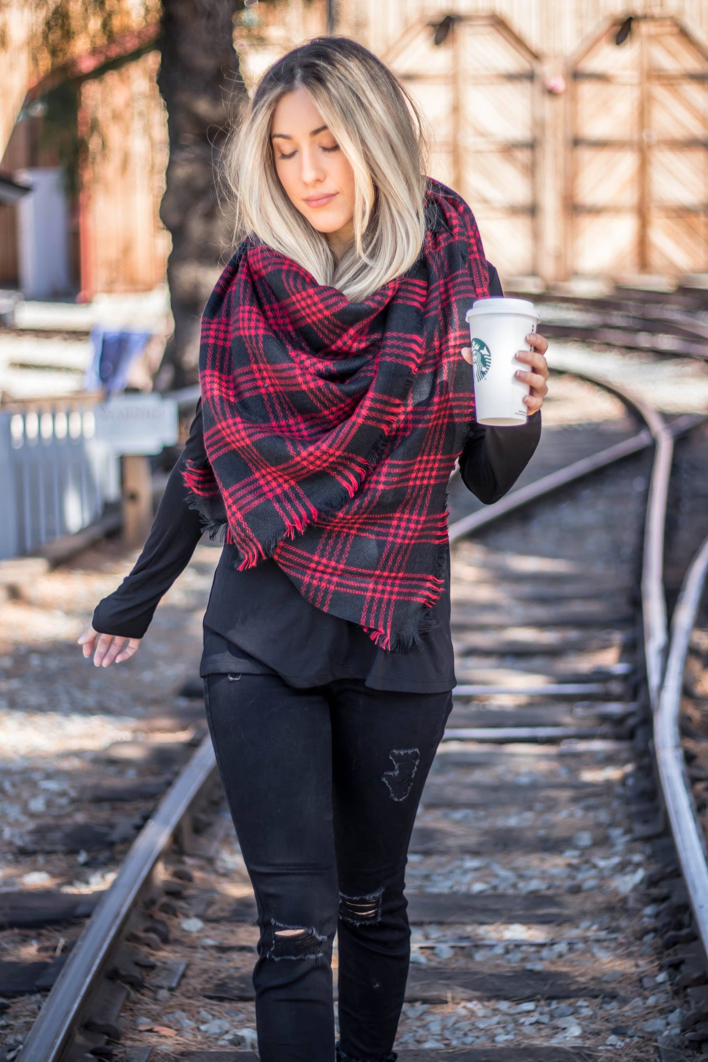 Red Black Plaid Blanket Scarf: Red black plaid