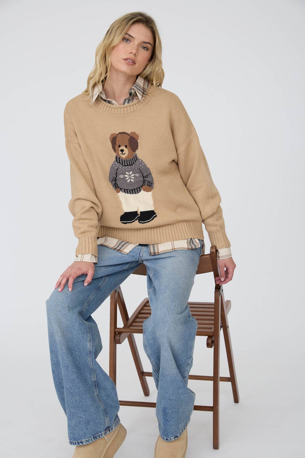 TEDDY BEAR CREW NECK INTARSIA KNIT SWEATER: KHAKI