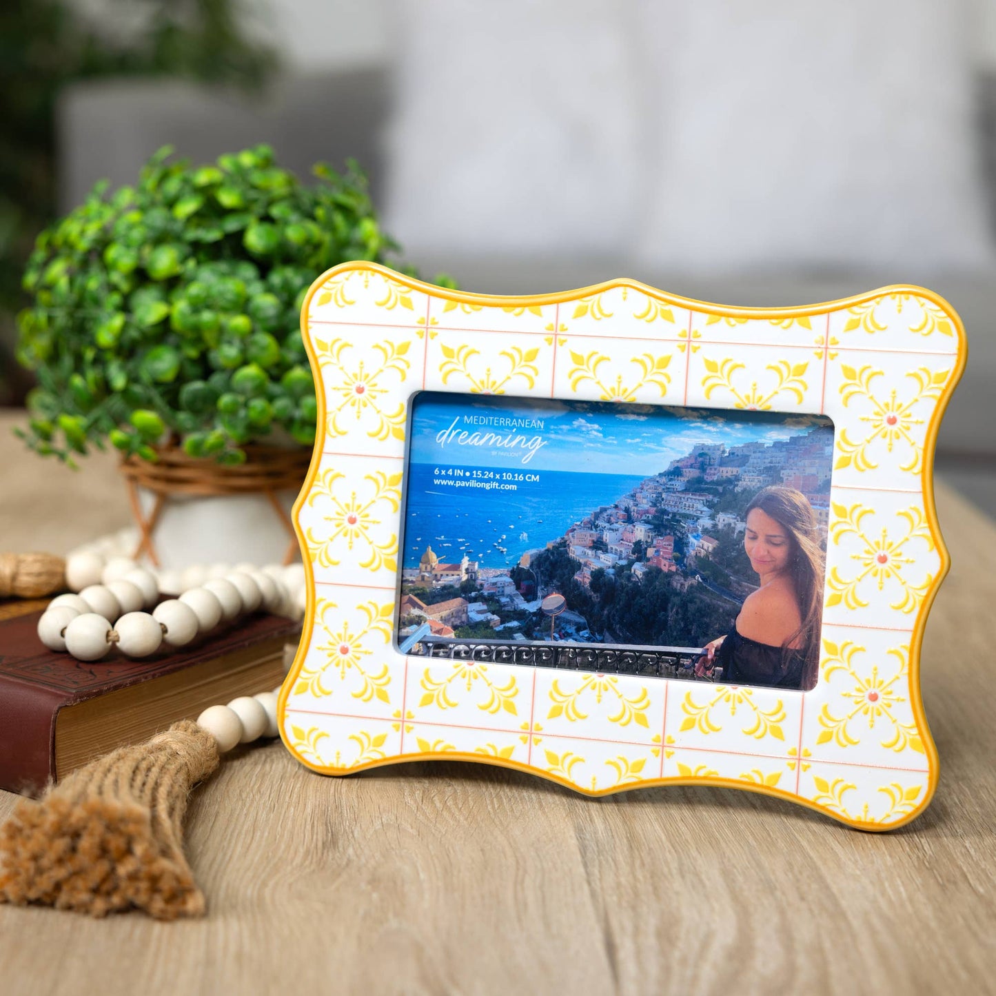 Yellow Pattern - 8.25" x 6.5" Picture Frame (6" x 4" Photo)