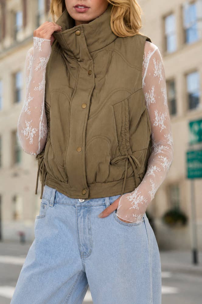 WAVE QUILTED SNAP-FRONT STAND COLLAR VEST: OLIVE