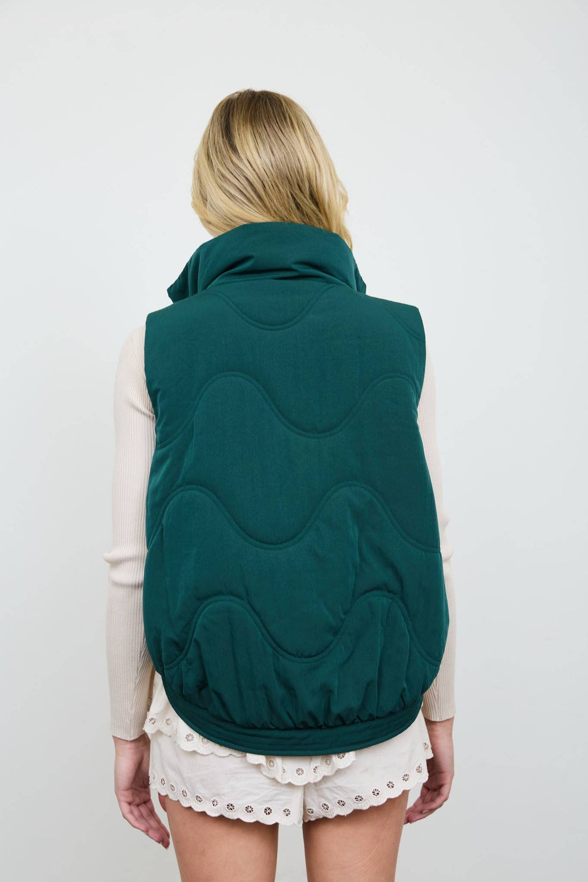 WAVE QUILTED SNAP-FRONT STAND COLLAR VEST: OLIVE