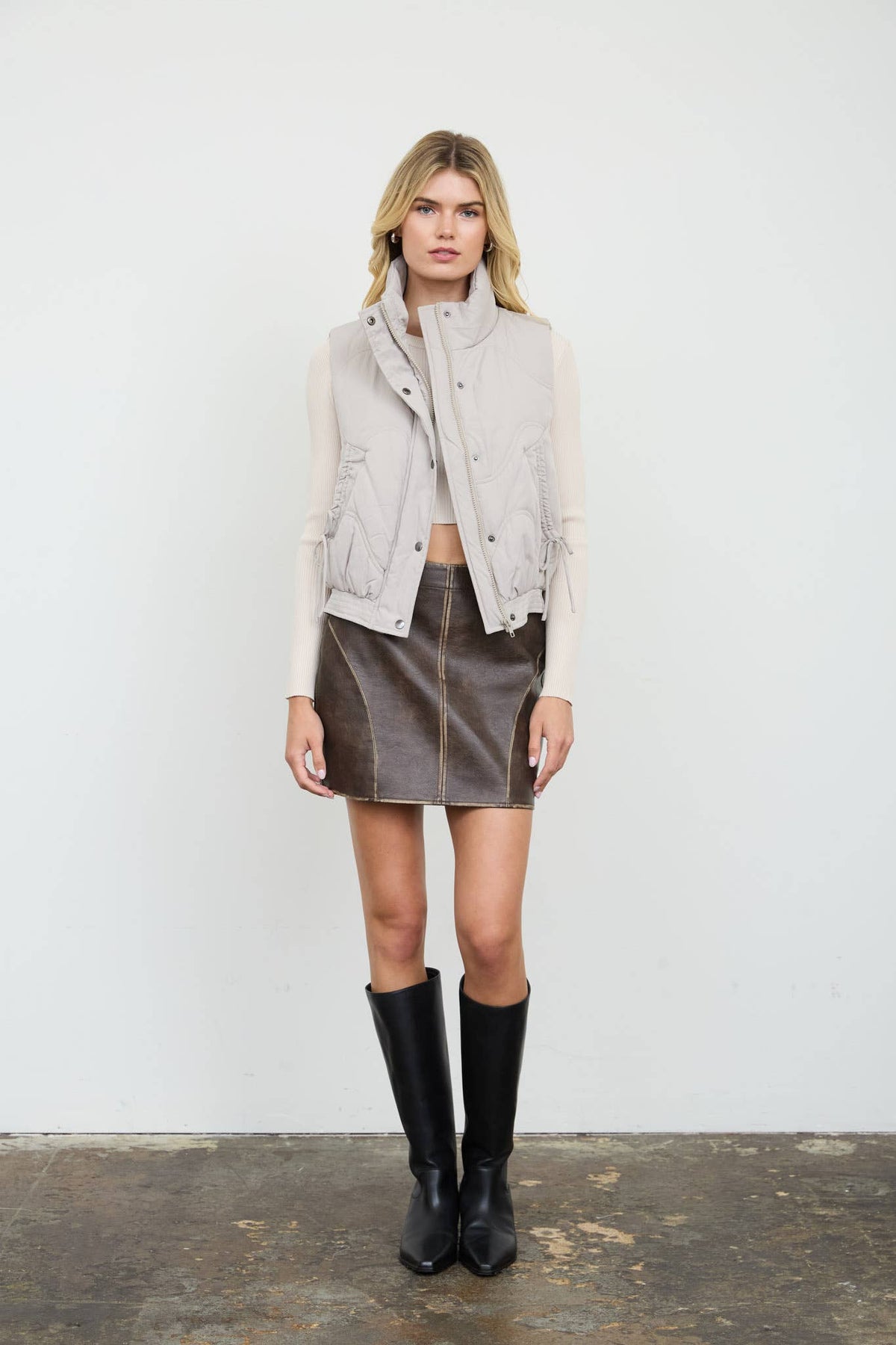 WAVE QUILTED SNAP-FRONT STAND COLLAR VEST: OLIVE