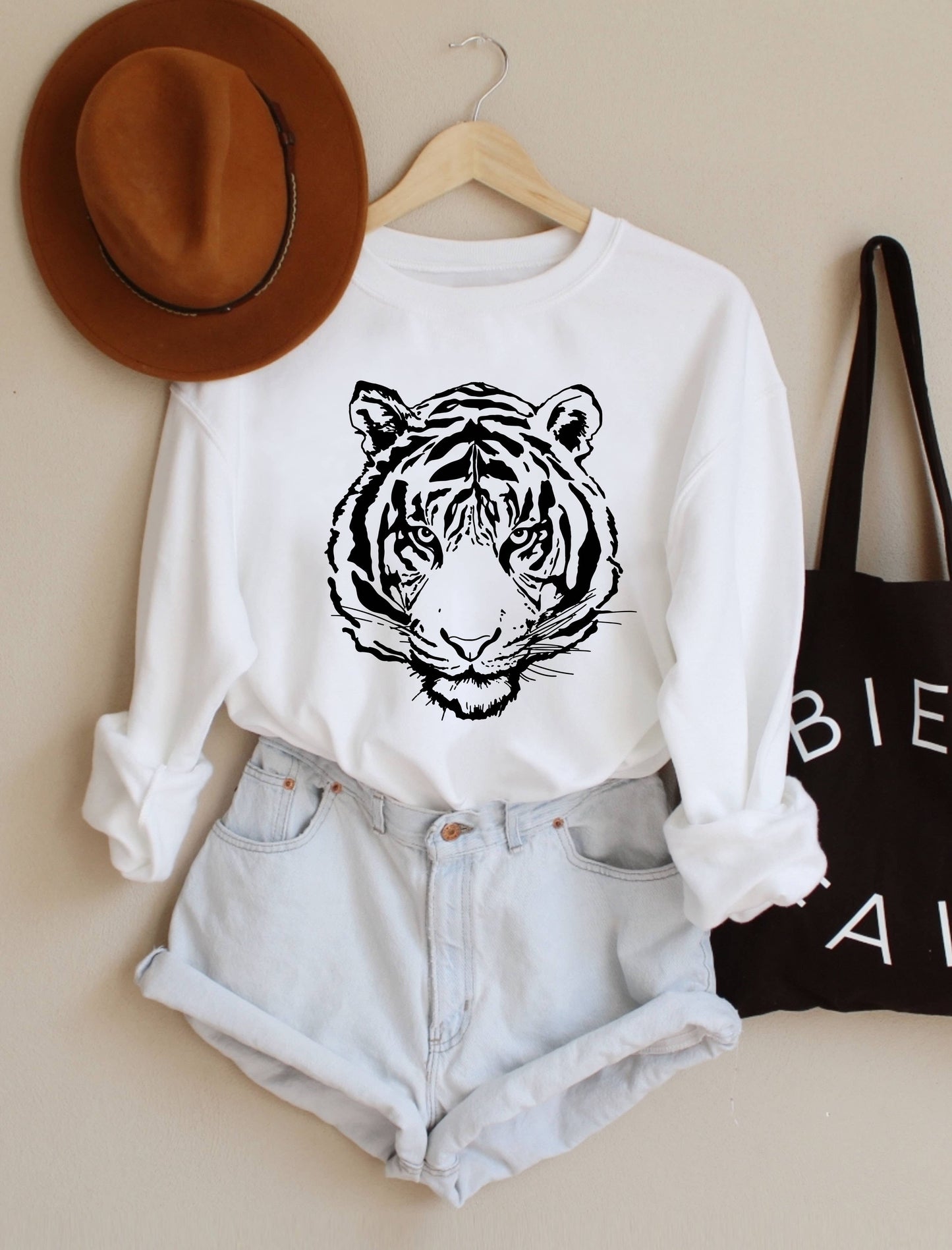 White Bengals Tiger Graphic Women's Heavy Blend Sweatshirt