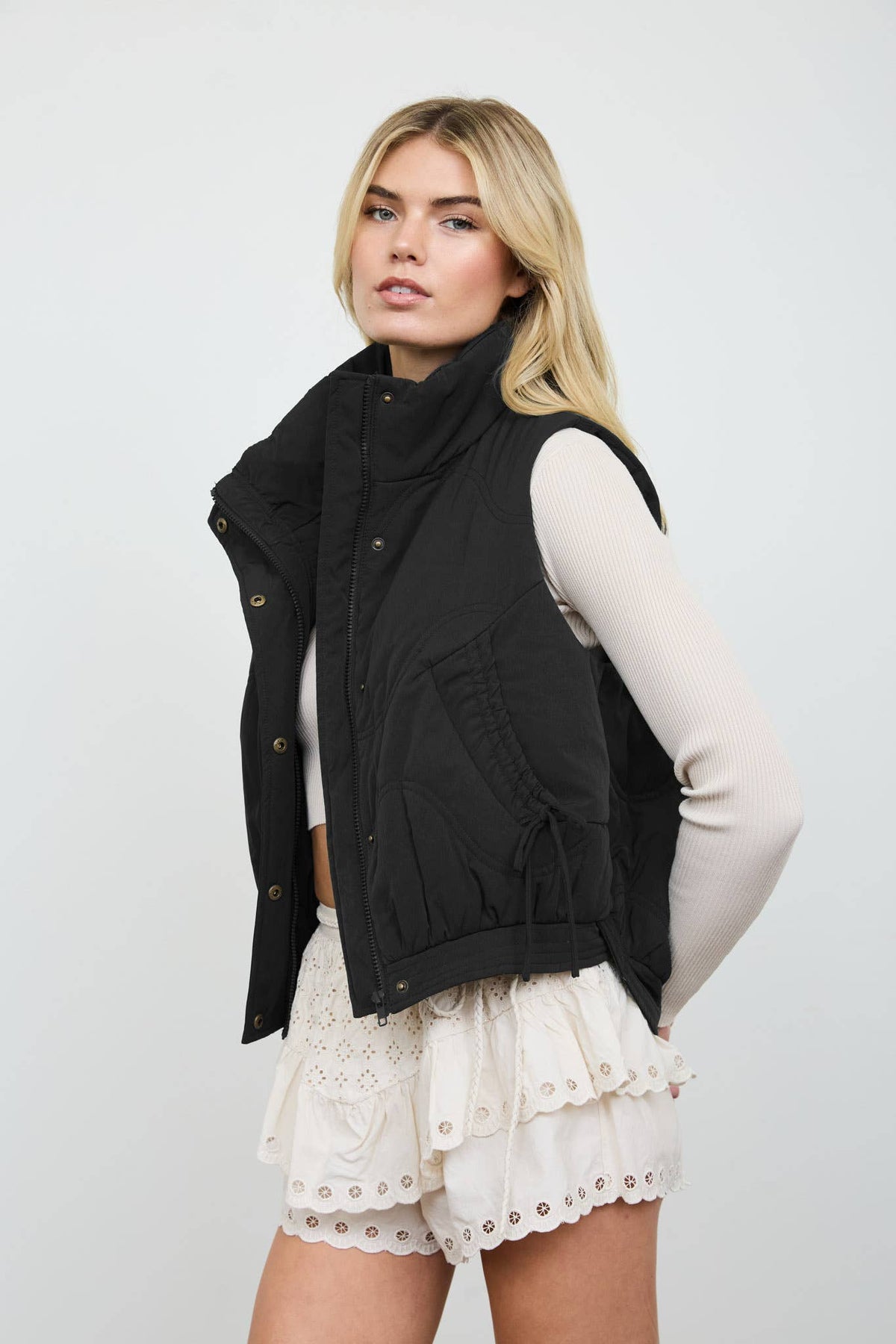 WAVE QUILTED SNAP-FRONT STAND COLLAR VEST: OLIVE