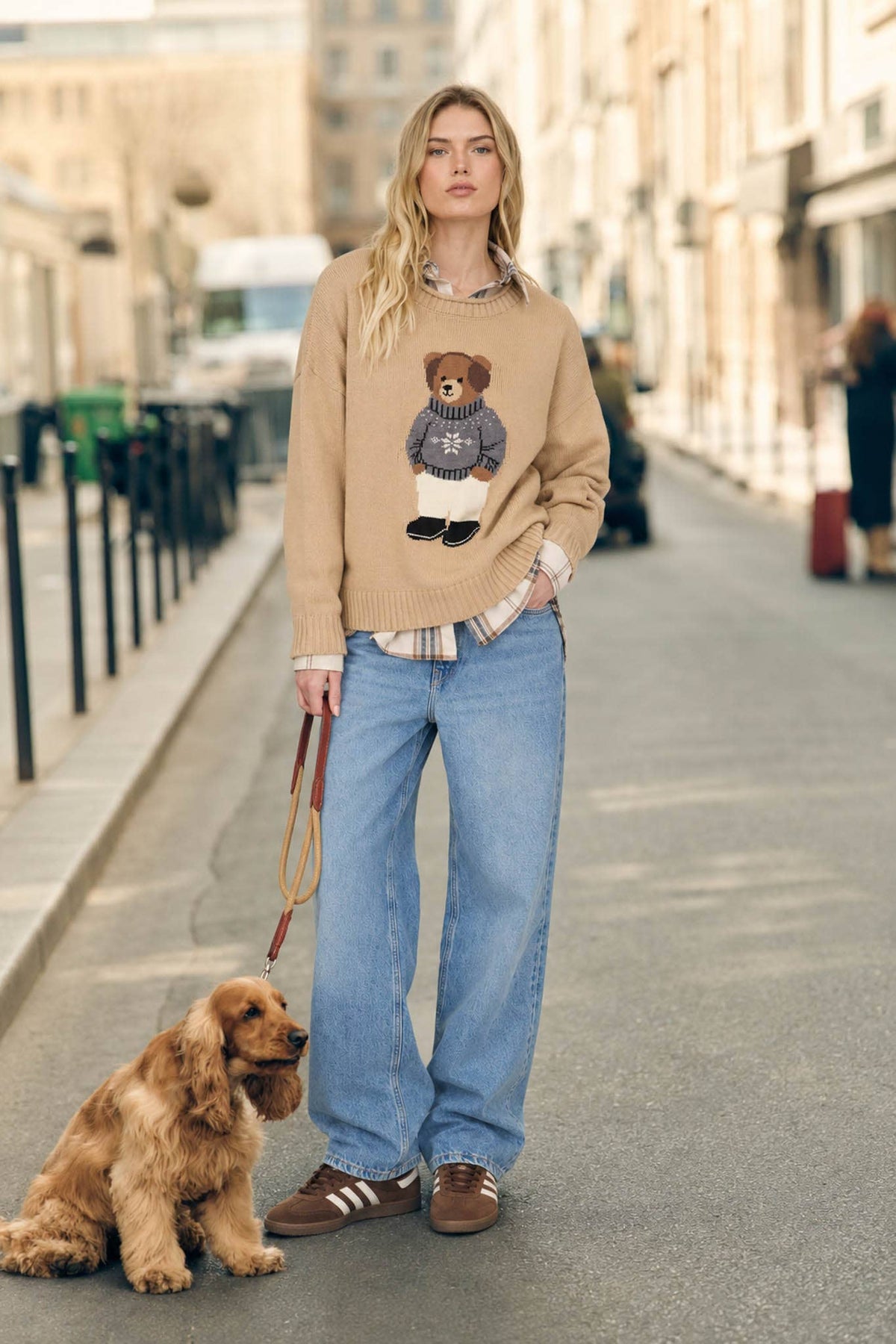 TEDDY BEAR CREW NECK INTARSIA KNIT SWEATER: KHAKI