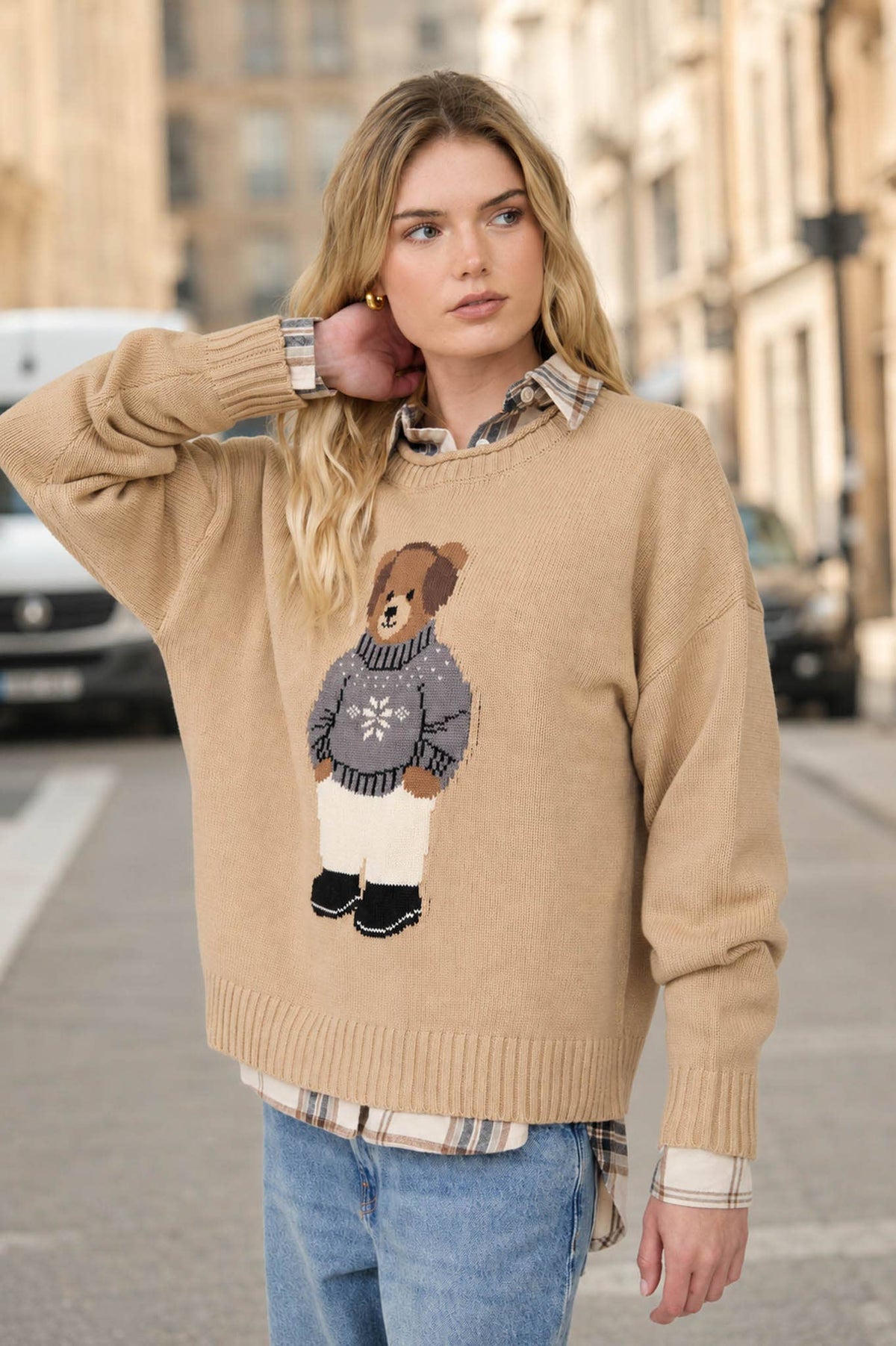 TEDDY BEAR CREW NECK INTARSIA KNIT SWEATER: KHAKI