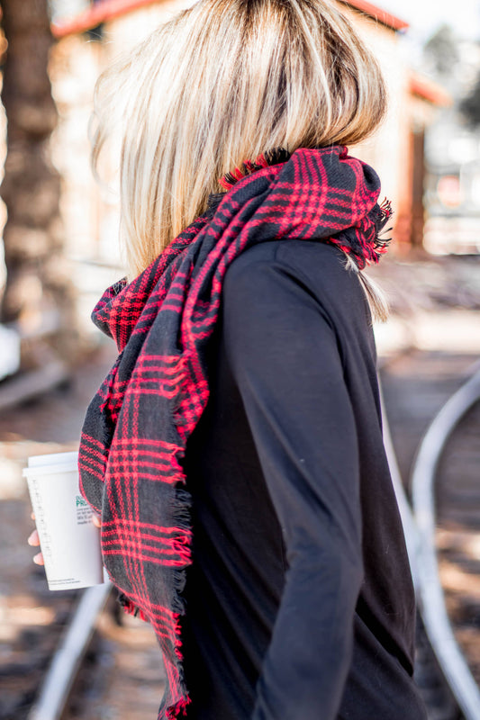 Red Black Plaid Blanket Scarf: Red black plaid