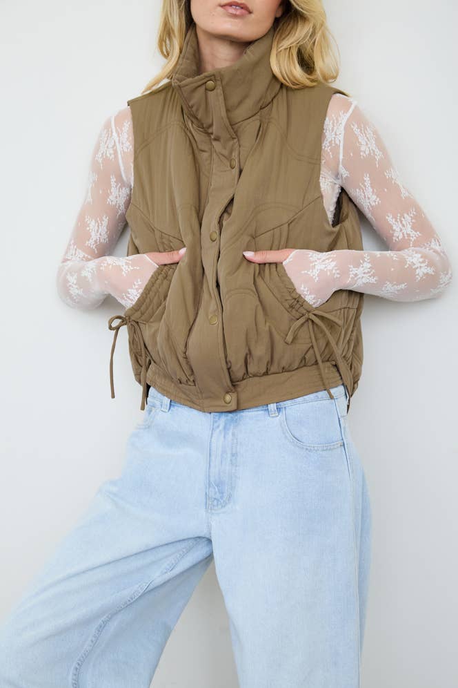 WAVE QUILTED SNAP-FRONT STAND COLLAR VEST: OLIVE