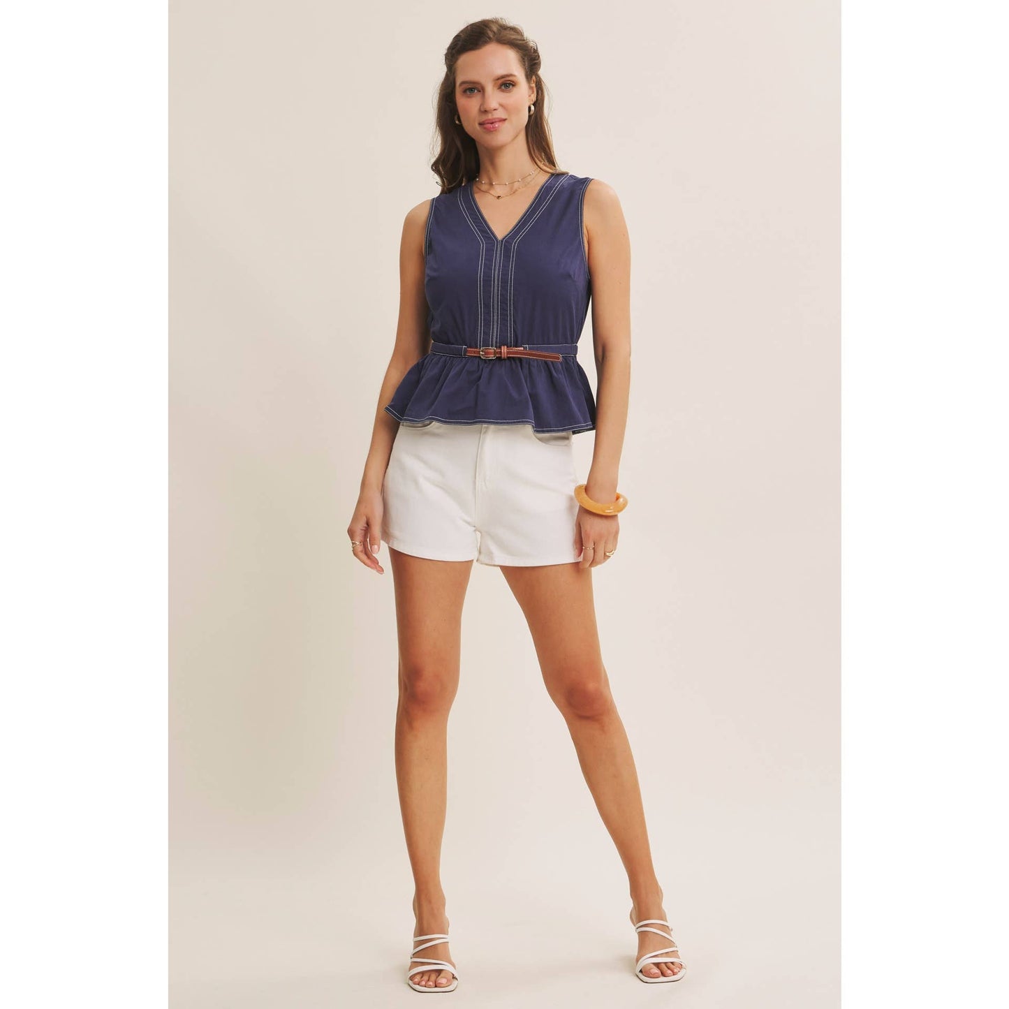CLASSIC WORKWEAR BELTED COTTON TOP WITH CONTRAST STITCH: OFF WHITE / S