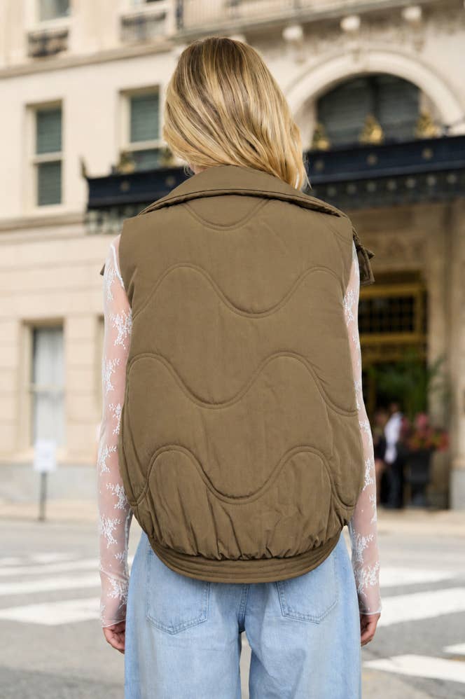 WAVE QUILTED SNAP-FRONT STAND COLLAR VEST: OLIVE