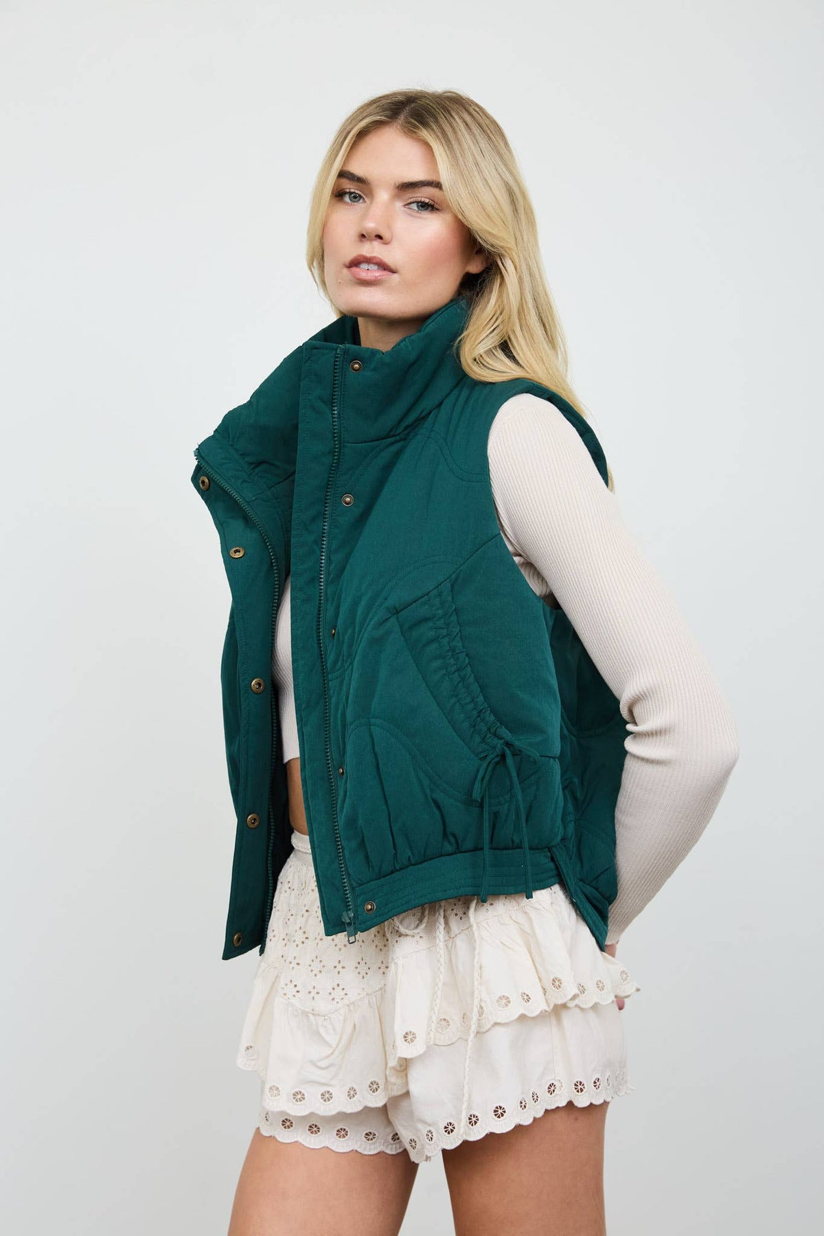 WAVE QUILTED SNAP-FRONT STAND COLLAR VEST: OLIVE