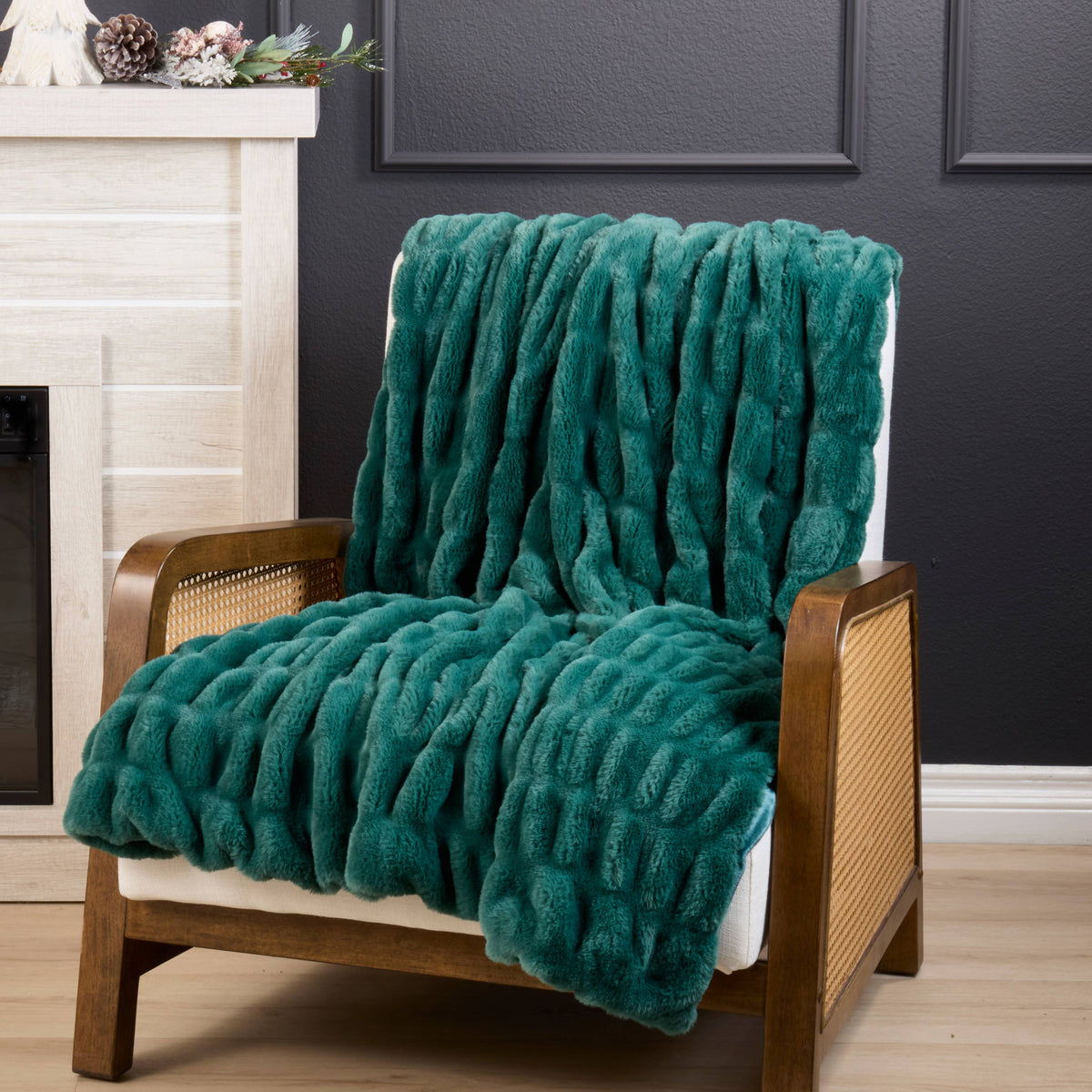 Ribbed Faux Fur Throw Blanket - Plush Polyester Throw: Jasper Green / 50"x60"