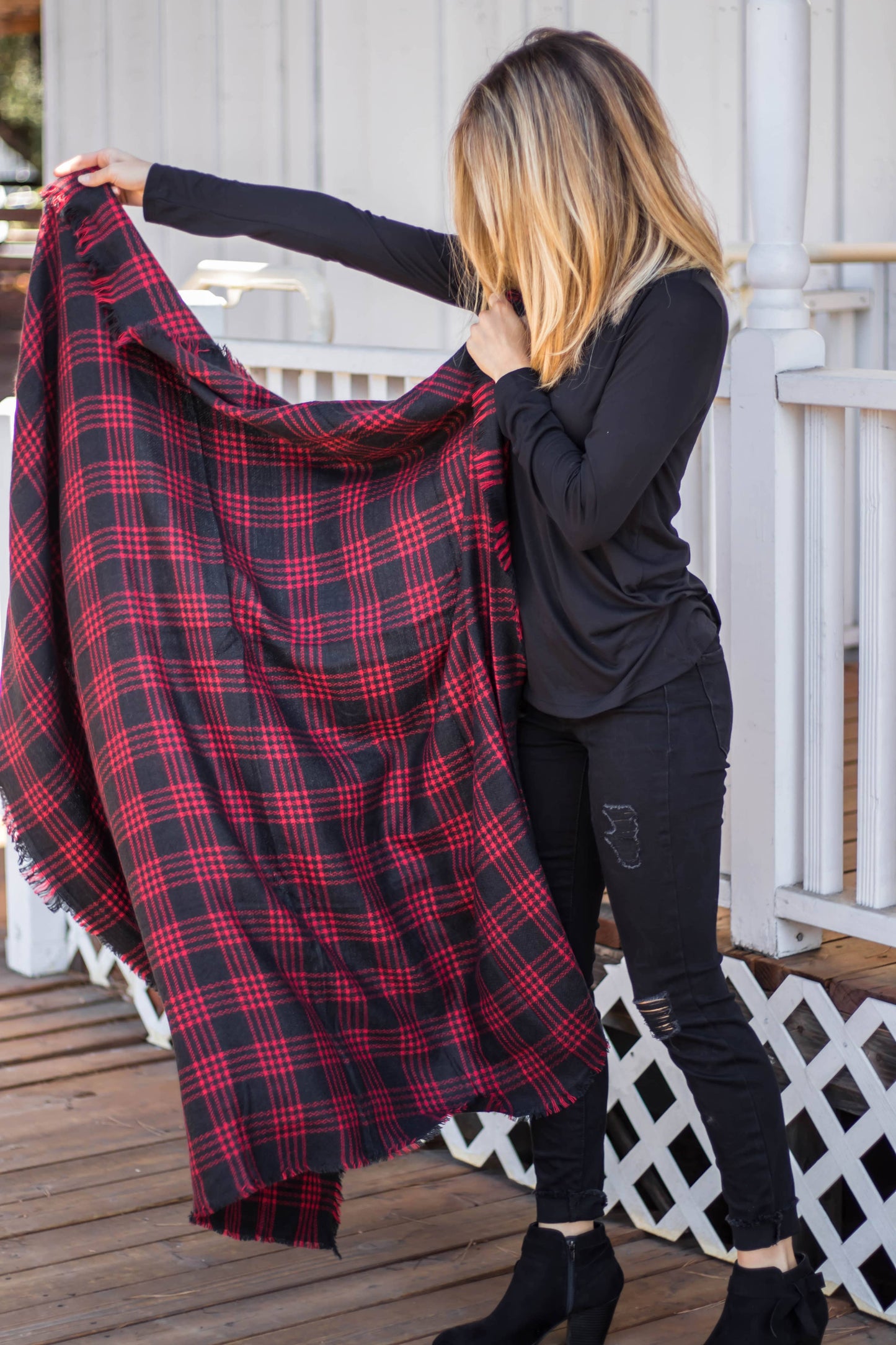 Red Black Plaid Blanket Scarf: Red black plaid