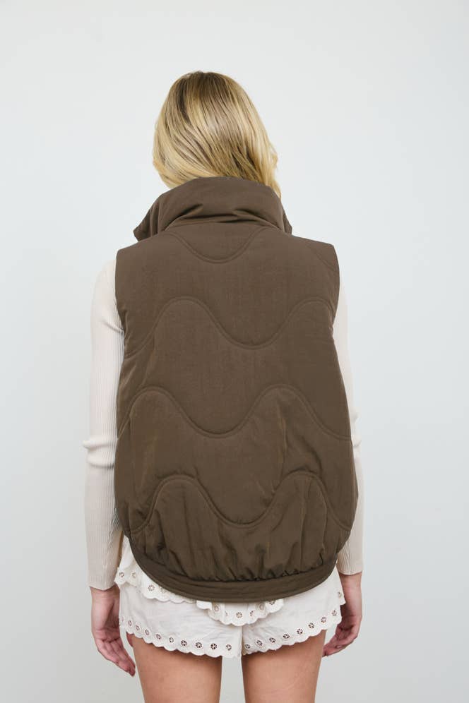 WAVE QUILTED SNAP-FRONT STAND COLLAR VEST: OLIVE