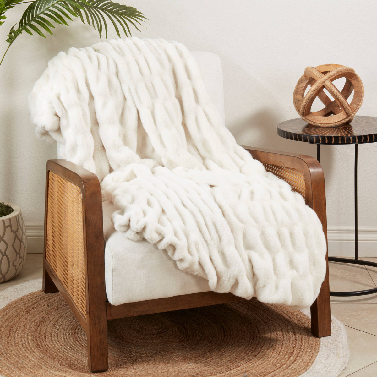 Ribbed Faux Fur Throw Blanket - Plush Polyester Throw: Red / 50"x60"