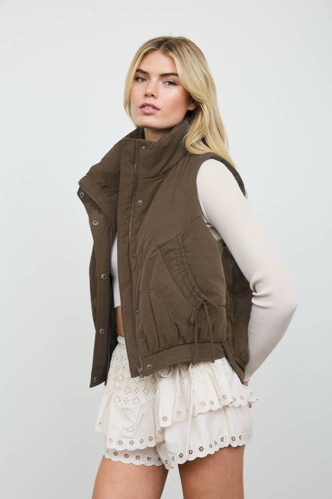 WAVE QUILTED SNAP-FRONT STAND COLLAR VEST: OLIVE