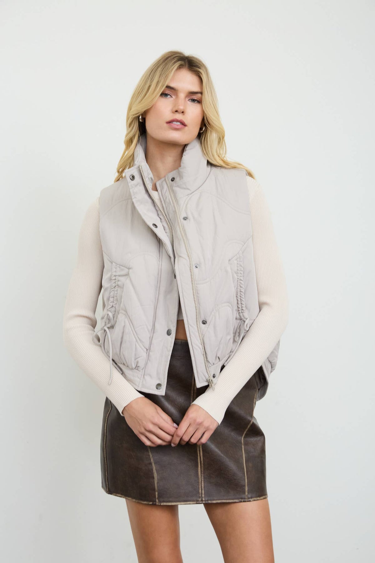 WAVE QUILTED SNAP-FRONT STAND COLLAR VEST: OLIVE