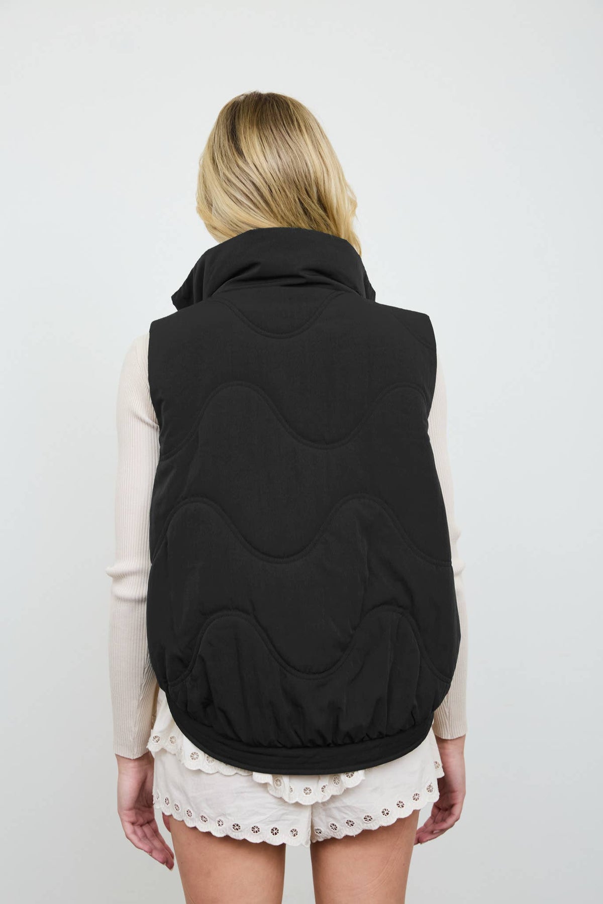WAVE QUILTED SNAP-FRONT STAND COLLAR VEST: OLIVE