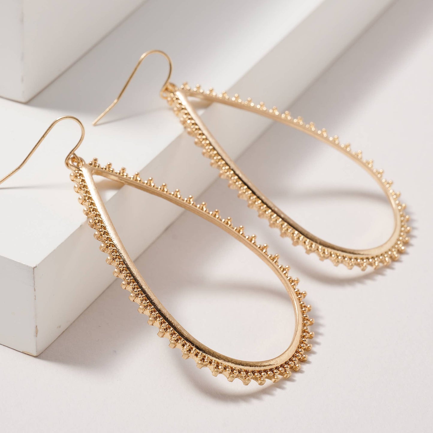 Tear Drop Metal Dangling Earrings: Gold Tone