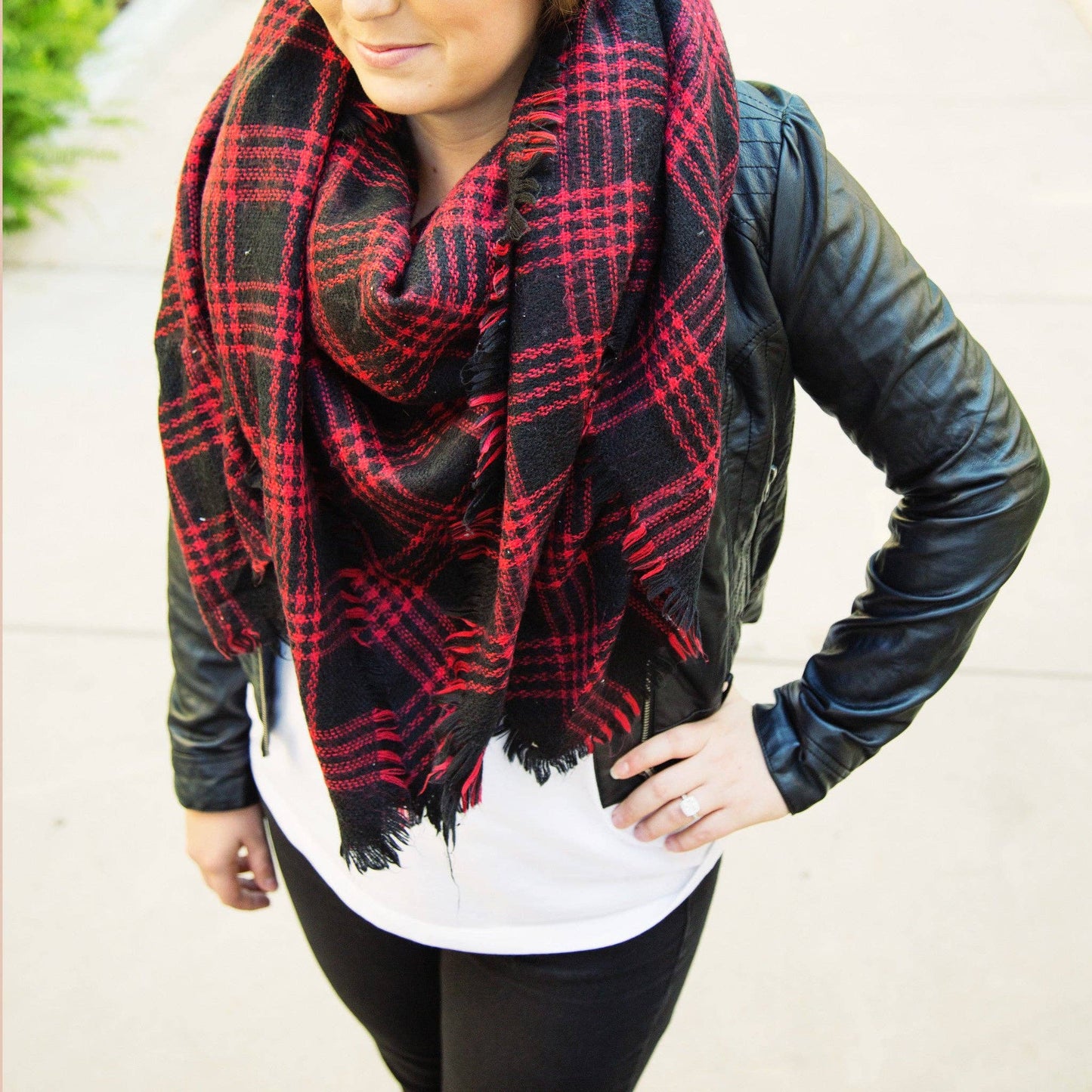 Red Black Plaid Blanket Scarf: Red black plaid