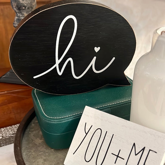 “Hi” decor